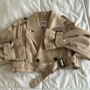 Zara cropped trench . In great condition